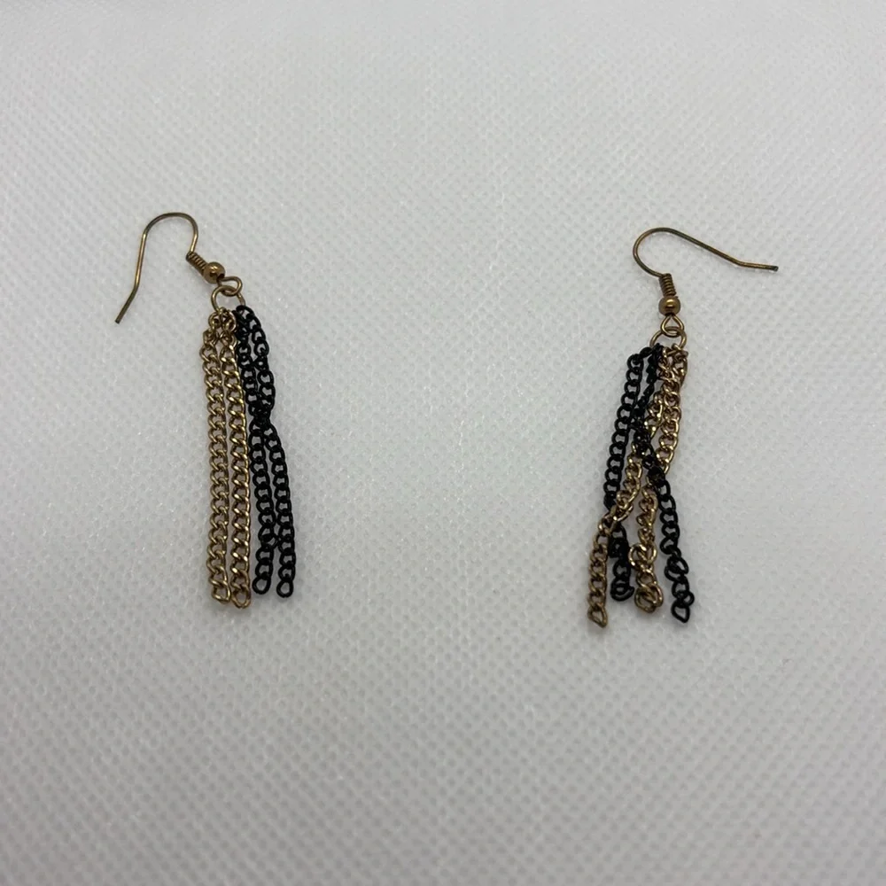 Francesca’s Gold & Black Chain Tassel Drop Earrings NWOT